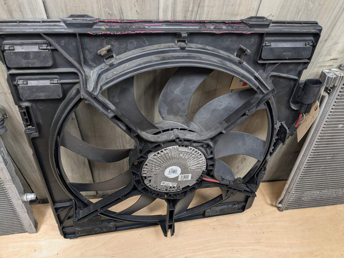 09-19 *NOTE* BMW X5M X6M Engine S63R Radiator Condenser Fan Shroud ASSEMBLY E70