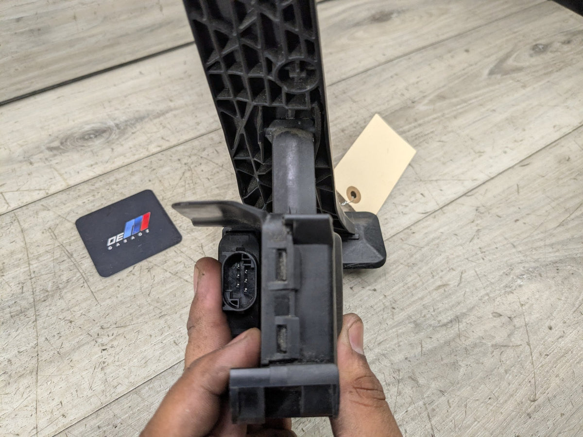 2016 BMW X6 F16 Gas Accelarator Pedal 6853175 OEM BMW F15 F22 F25 F30 F36 F80 G01 G05 G20 X3 X5 Accelerator Throttle Gas Pedal OEM