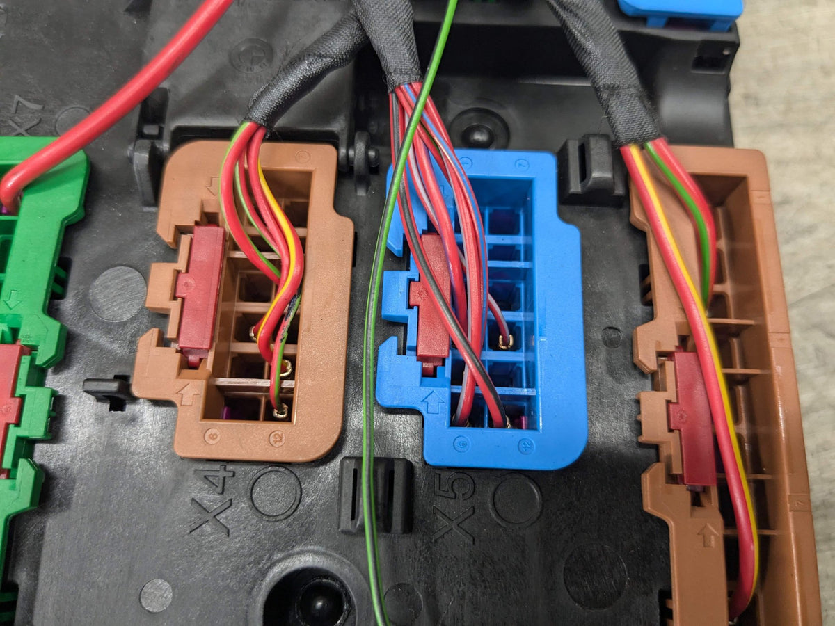 17-21 OEM BMW G30 F90 M5 G11 G12 G14 G15 Rear Power Distribution Fuse Box