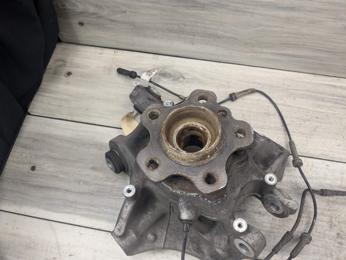 2018 BMW M550i G30 Rear Left Driver Spindle Knuckle w/ Bearing 6866335 17-23 OEM BMW G30 530 540 M5550 REAR Left Drive Side Hub Knuckle Bearing Carrier