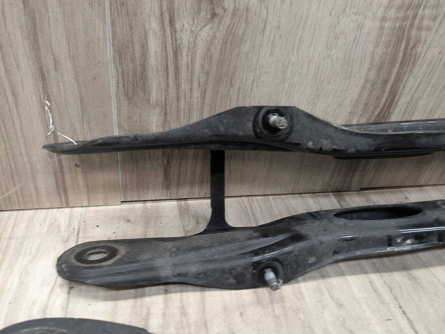2017 BMW 750i G12 Rear Right Passenger Control Arms SET 6861116 OEM BMW G11 G12 G14 G15 G16 G30 Rear Right Passenger Upper Lower Control Arm SET