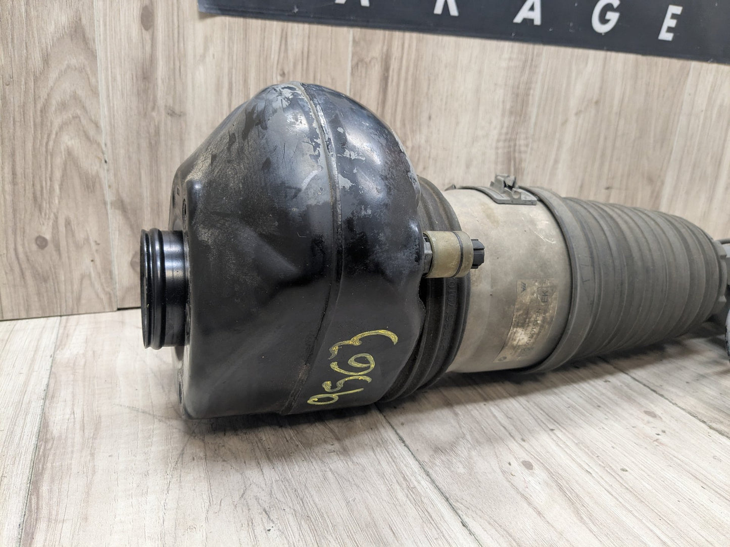 16-22 OEM BMW G11 G12 740 750 Front Drive Side Air Suspension Shock Absorber RWD