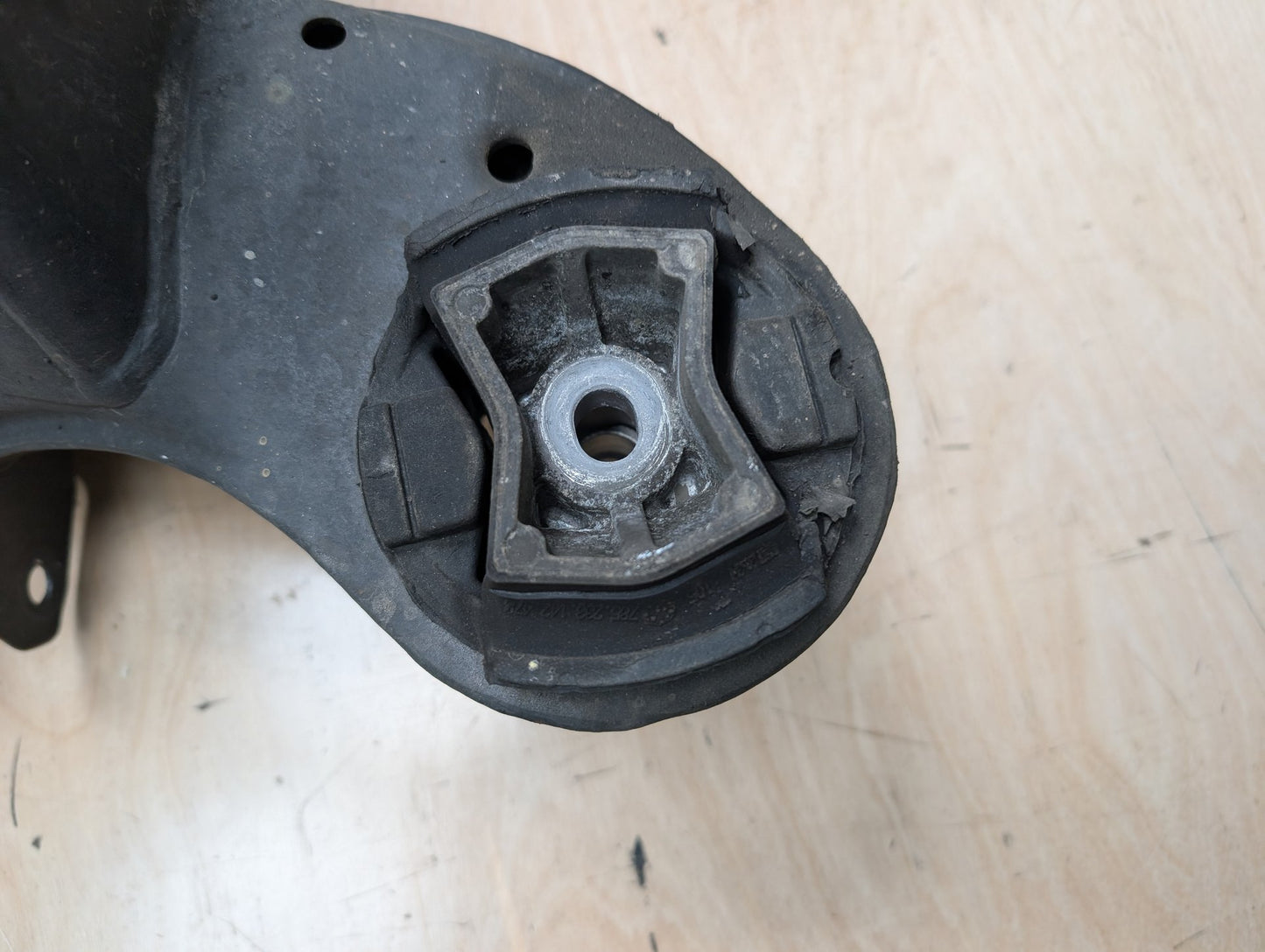 10-16 Mercedes A207 C207 W204 W207 W212 Rear Subframe Support Cradle Crossmember