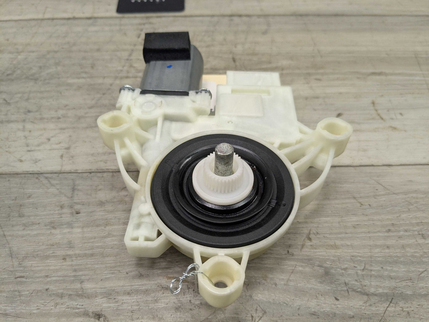 2019 BMW 330i G20 Rear Right Passenger Door Window Glass Regulator Motor 8495868 19-24 OEM BMW G20 G80 330 M340 Rear Right Passenger Door Window Regulator Motor