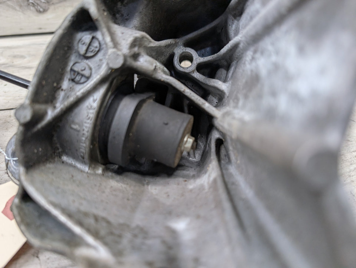 OEM AUDI A4 A5 A6 A7 Q5 Q7 Engine 2.0L EA888 Gen3 Left Motor Mount Bracket