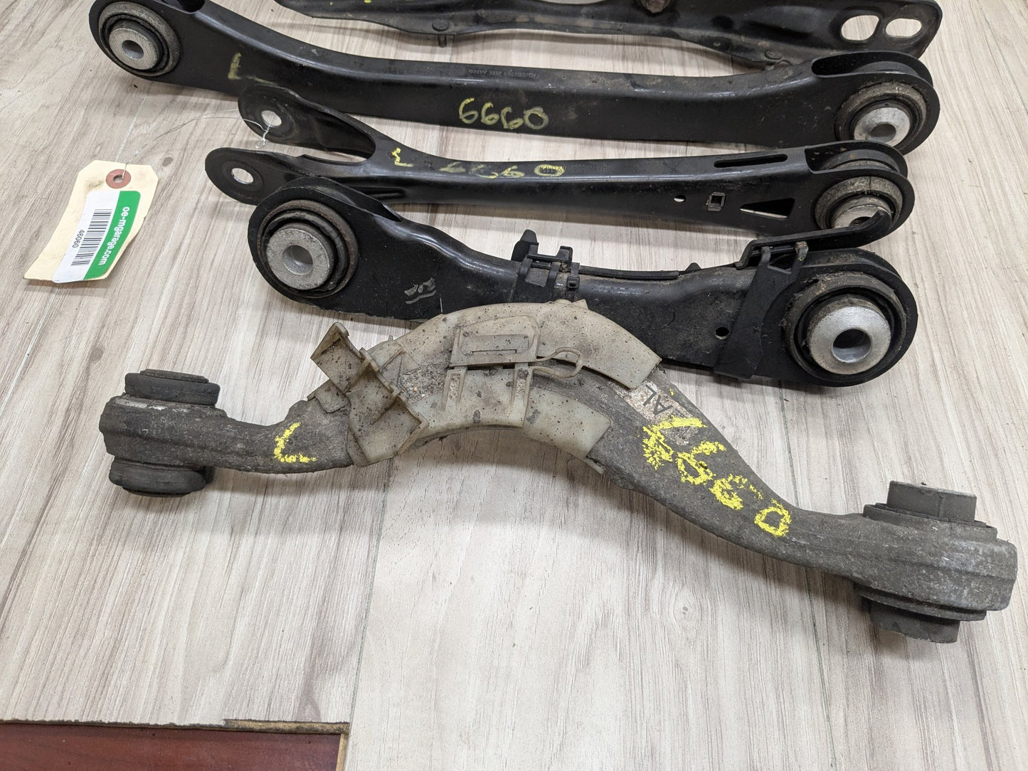 2018 BMW M550i G30 Rear Left Driver Control Arms SET 6861125 OEM BMW G11 G12 G14 G15 G16 G30 Rear Left Driver Upper Lower Control Arm SET