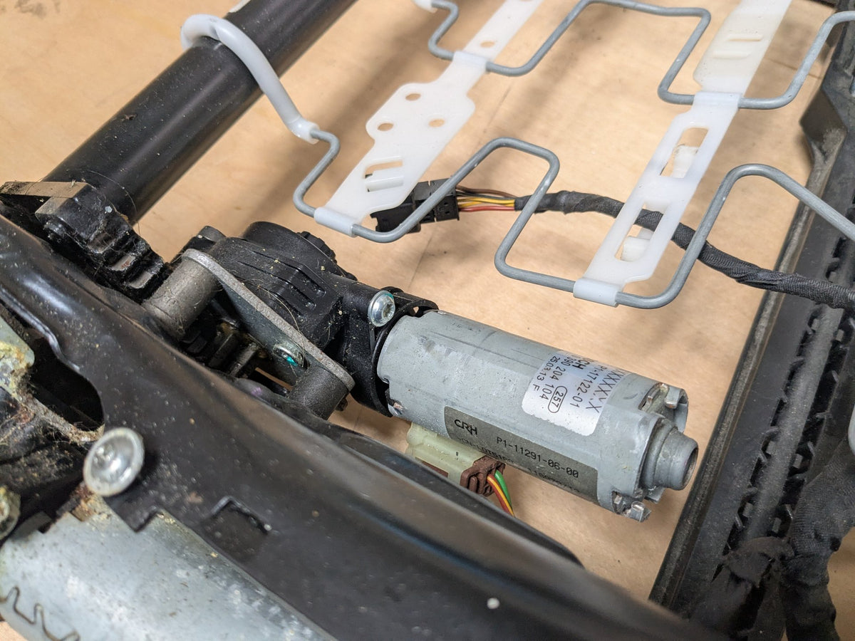 2014 BMW 320i F30 Front Right Passenger Seat Lower Track Frame Assembly 7243530