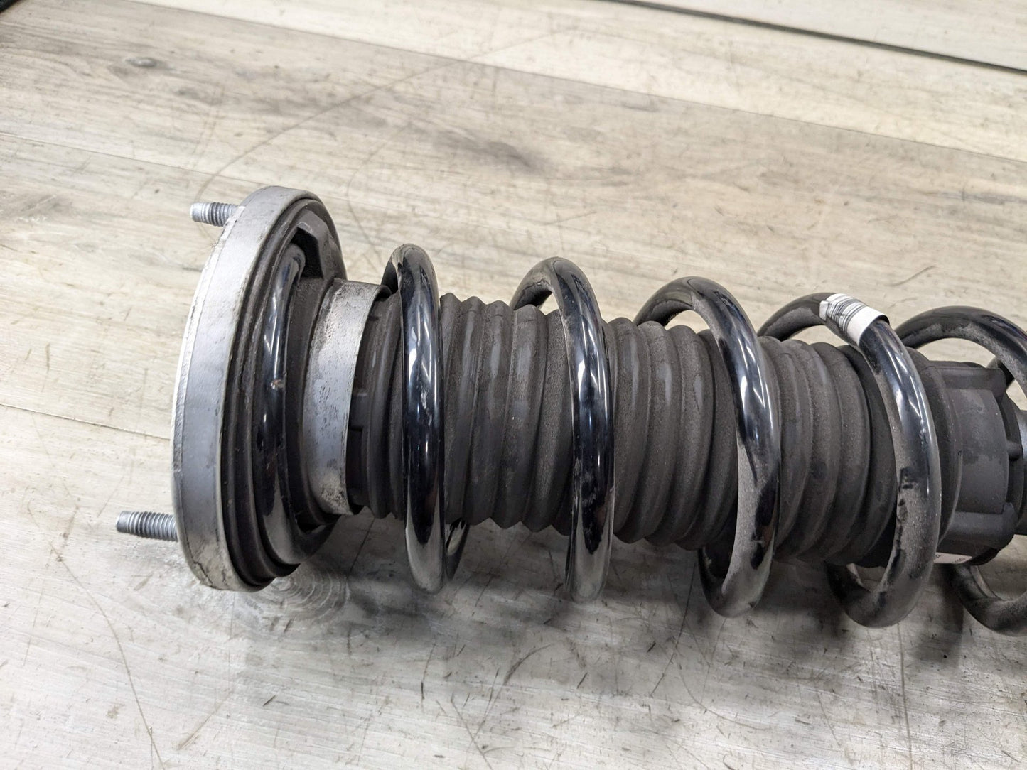 2021 BMW 540i G30 Rear Left or Right Spring Strut Shock Absorber 6896015 21-22 OEM BMW G30 540 REAR Left Right Side Strut Shock Absorber w/ Spring