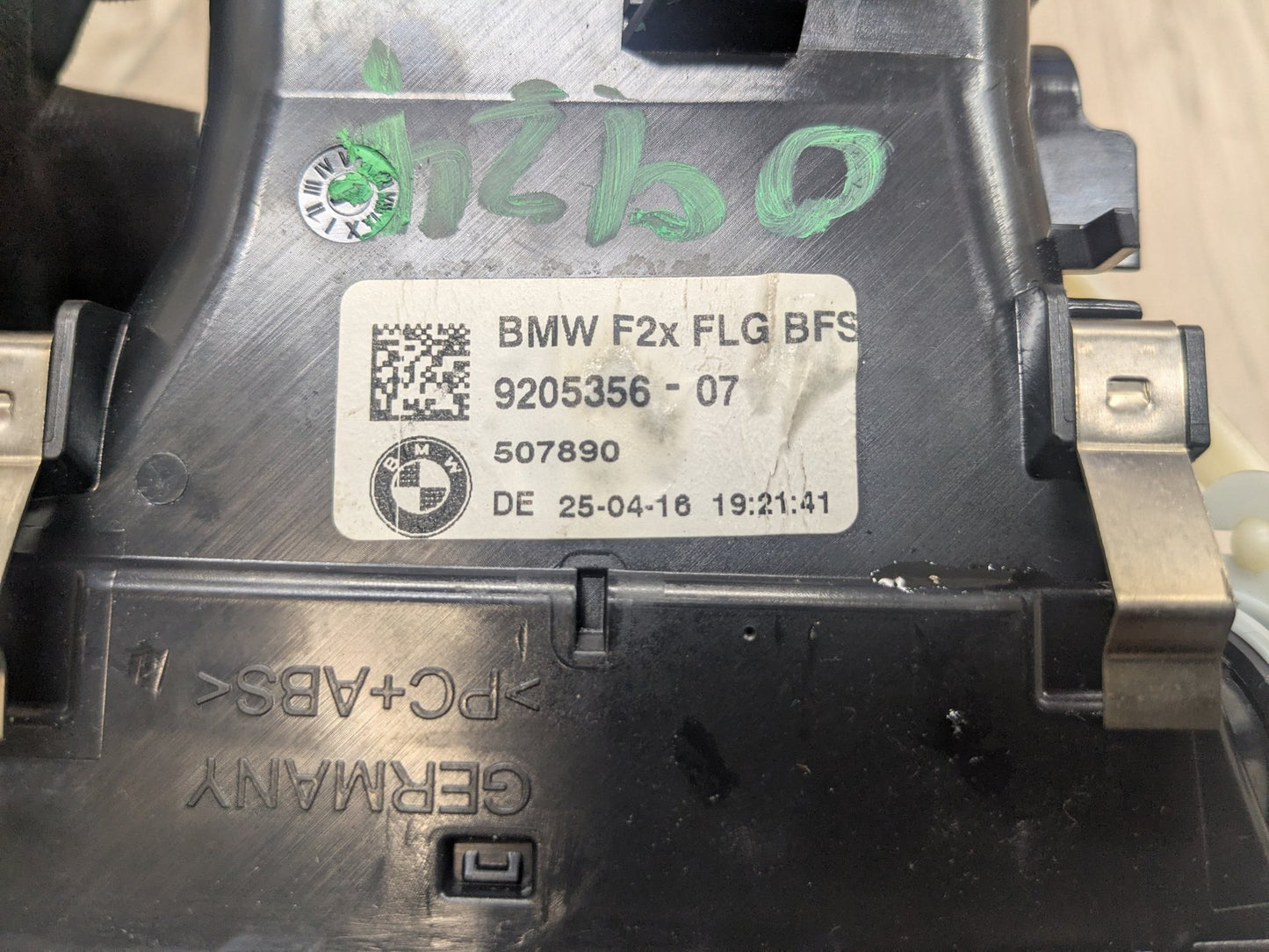 OEM BMW F22 F23 F87 228 230 M235 M240 M2 Dash Right Passenger Air Vent Button
