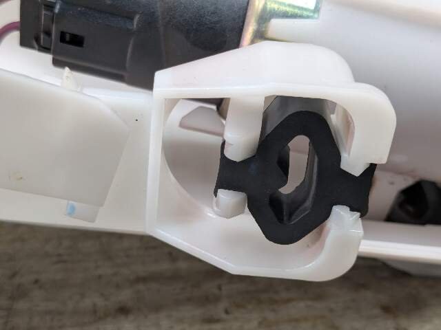 1996 - 2003 BMW Z3 E36 Fuel Gas Tank Sending Unit Assembly  M54B25O0