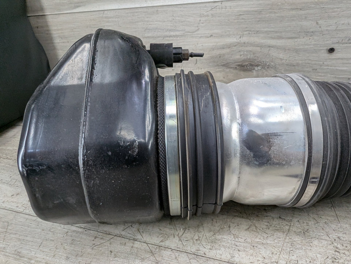 2017 BMW 740i G12 Front Right Passenger Spring Strut Shock Absorber 6877554 AFT BMW 16-22 G11 G12 740i RWD Front Right Passenger Air Shock Strut Absorber