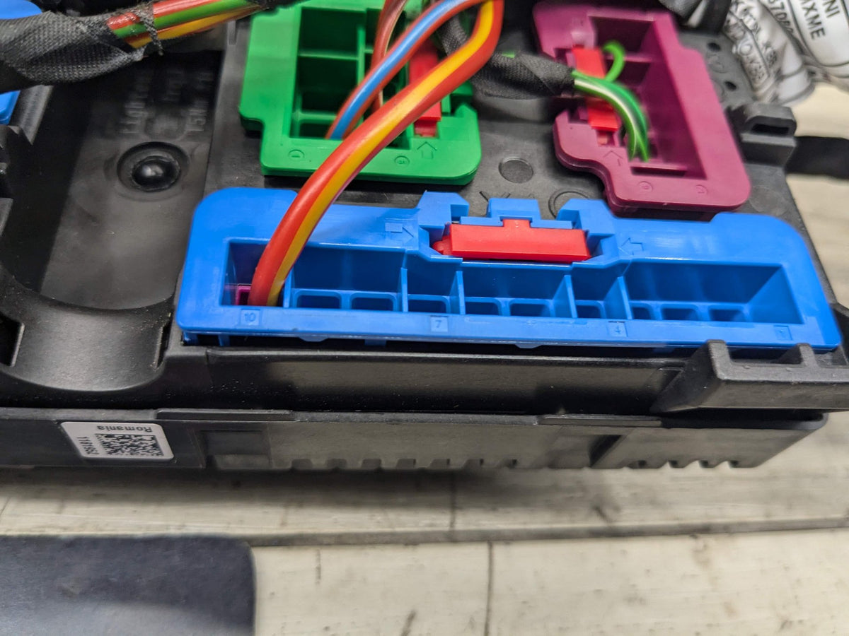 OEM BMW G20 330 M340 Rear Battery Power Distribution Fuse Relay Junction Box