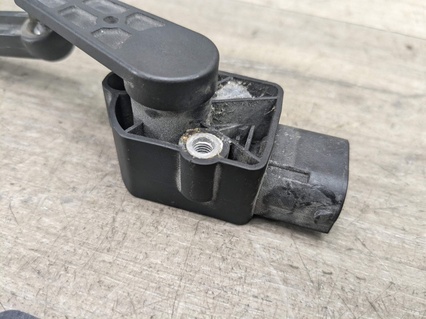 2011 BMW 335i E90 Headlight Leveling Level Sensor 6785205