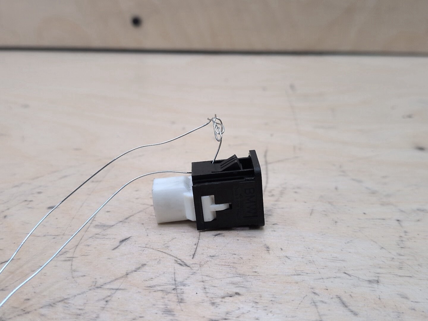 2016-2022 BMW 750i G12 AUX/ USB Charger Port Socket 9299294