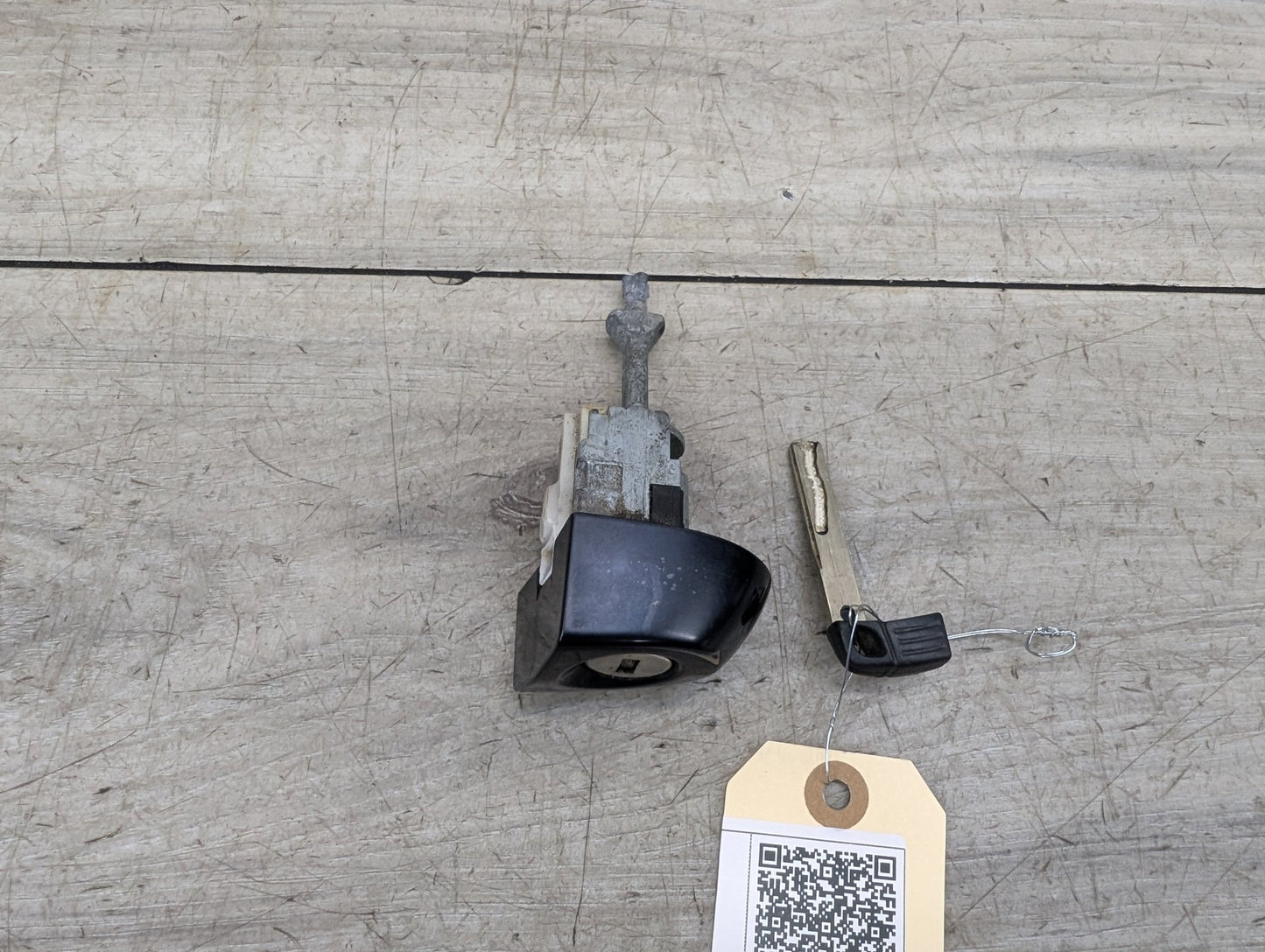 2007-2013 BMW 328i E93 Front Left Driver Key Lock Mechanism w/ Key 7162439