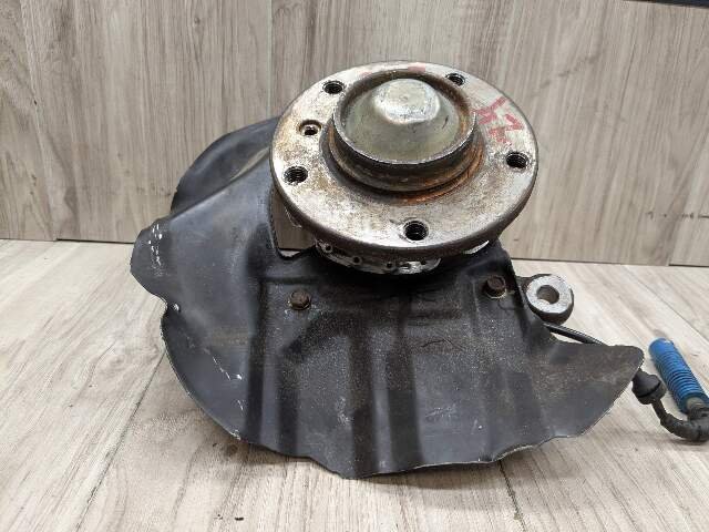 2004 BMW Z4 E85 Front Left Driver Spindle Knuckle w/ Bearing 1096429