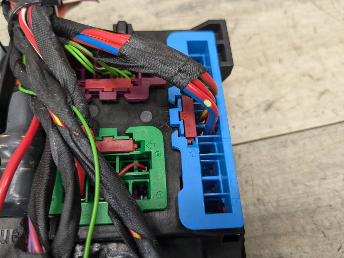 17-21 OEM BMW G30 F90 M5 G11 G12 G14 G15 Rear Power Distribution Fuse Box