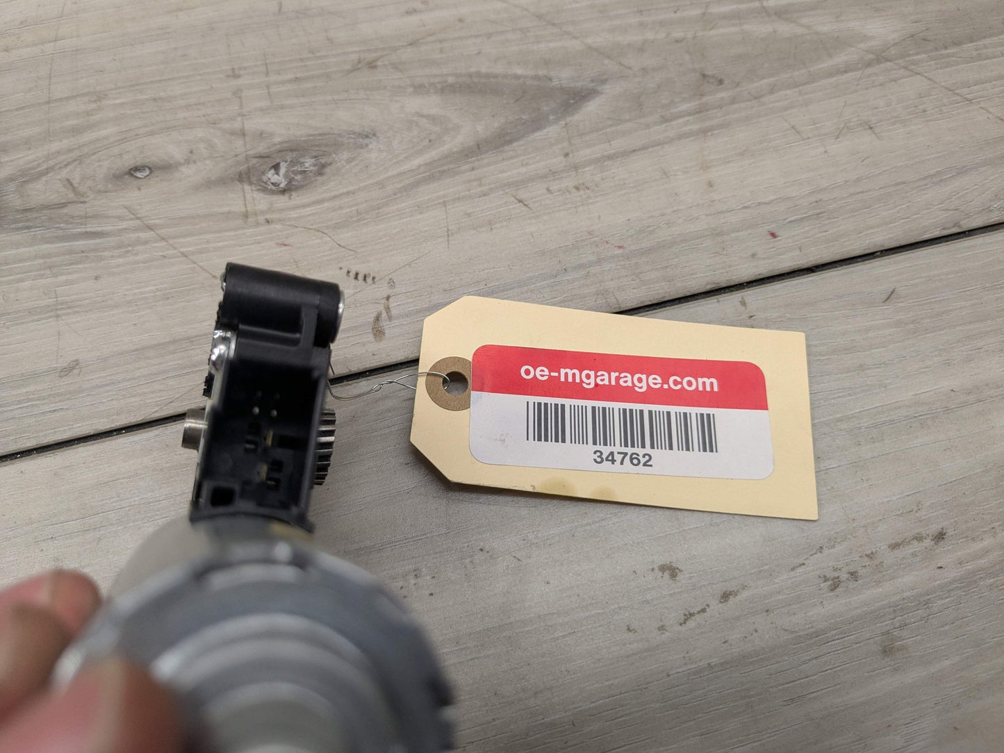 2022 BMW M240i G42 Sunroof Sun Roof Glass Motor 7424804 OEM BMW G20 G22 G26 G42 G80 G82 G87 M2 M3 M4 Sunroof Moonroof Motor Drive Unit