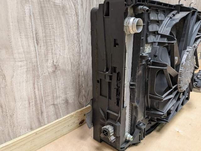 09-15 OEM BMW F01 F02 750 Radiator Condenser Cooling Fan Shroud Assembly N63