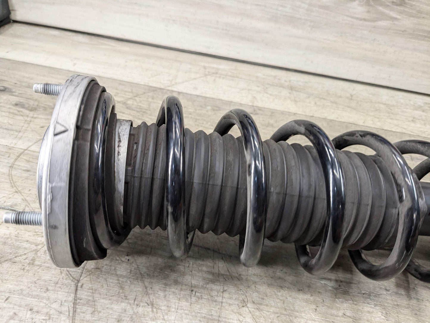 2021 BMW 540i G30 Rear Left or Right Spring Strut Shock Absorber 6896015 21-22 OEM BMW G30 540 REAR Left Right Side Strut Shock Absorber w/ Spring