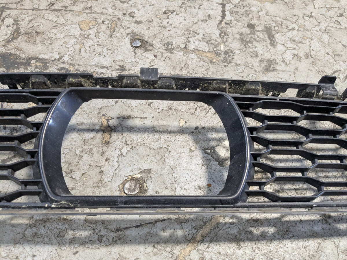 2017-2023 BMW M550i G30 Front Middle Center Bumper Cover Grille 8064931 *17-20 OEM BMW G30 Front Bumper Lower Center Grille Trim Black OEM
