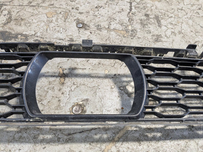 2017-2023 BMW M550i G30 Front Middle Center Bumper Cover Grille 8064931 *17-20 OEM BMW G30 Front Bumper Lower Center Grille Trim Black OEM