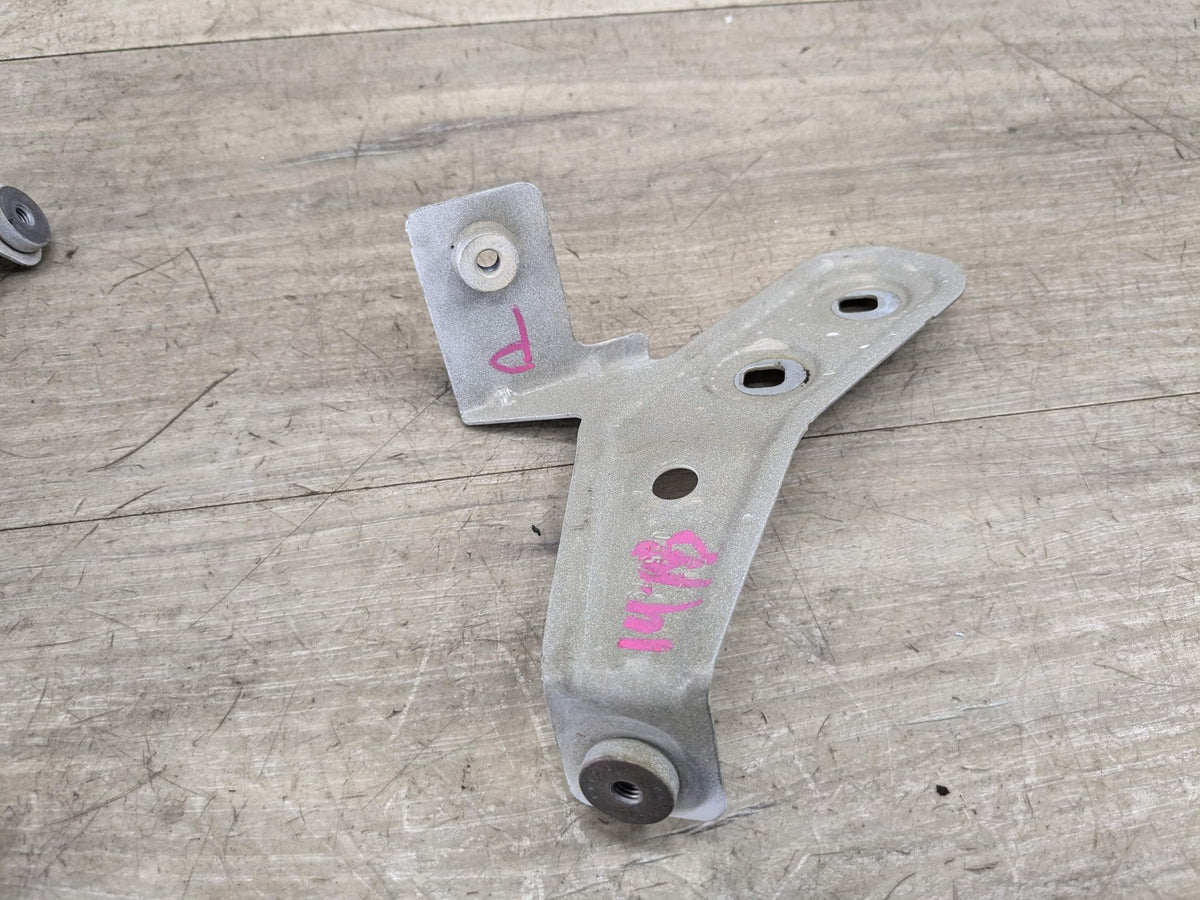 19-24 OEM BMW G20 330 M340 Front Right Passenger Side Fender Holder Bracket SET