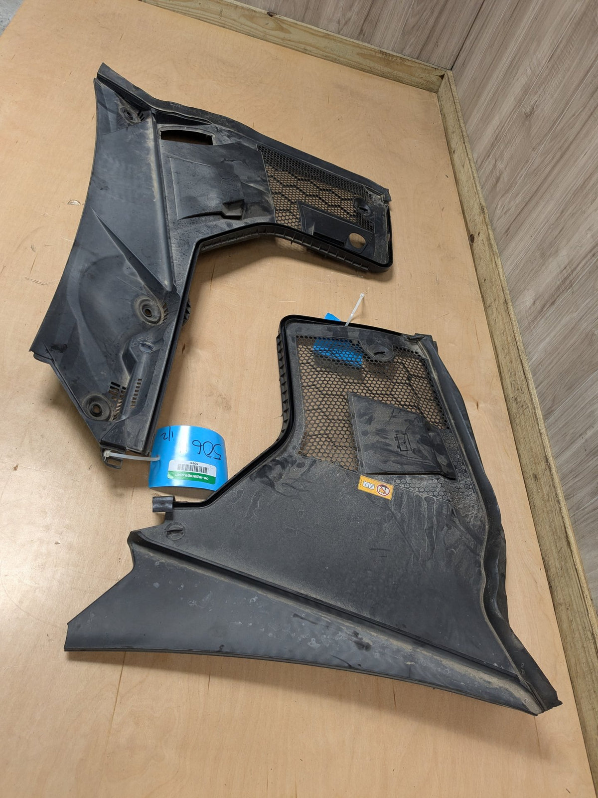 OEM Mercedes W205 Front Left Right Windshield Deflector Cowl Cover Trim PAIR