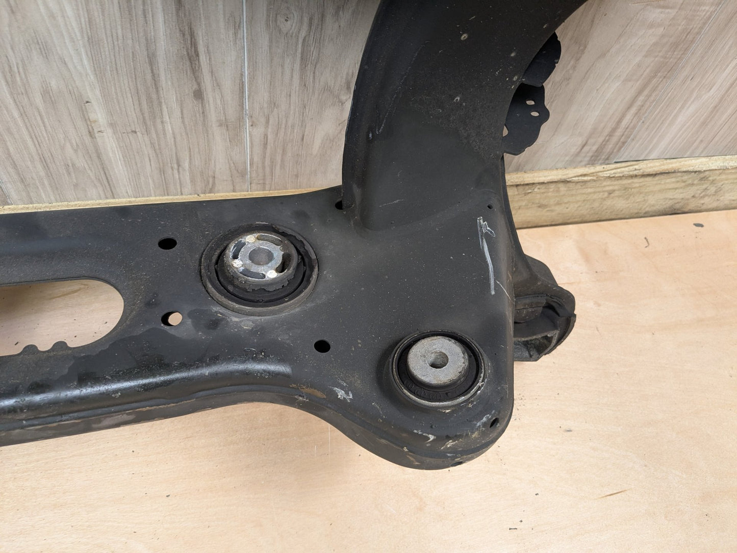 10-16 Mercedes A207 C207 W204 W207 W212 Rear Subframe Support Cradle Crossmember