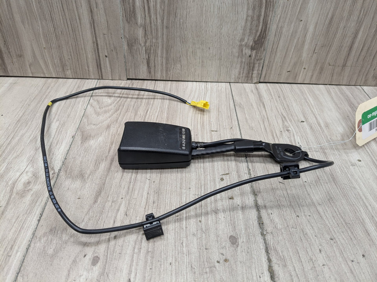 OEM Mercedes W212 E350 E550 Front Left Right Driver Passenger Seat Belt Buckle
