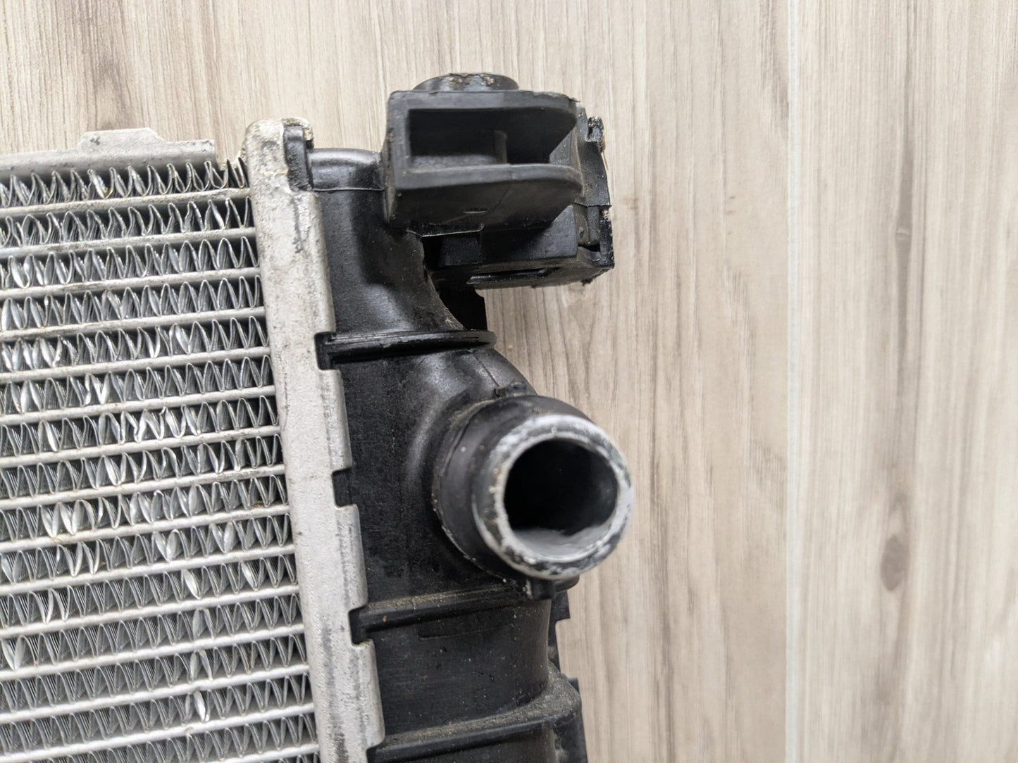 2016 BMW 750i G12 Cooling Radiator 8743667 16-19 OEM BMW G11 G12 G30 750 M550iX Auxiliary Coolant Radiator N63R