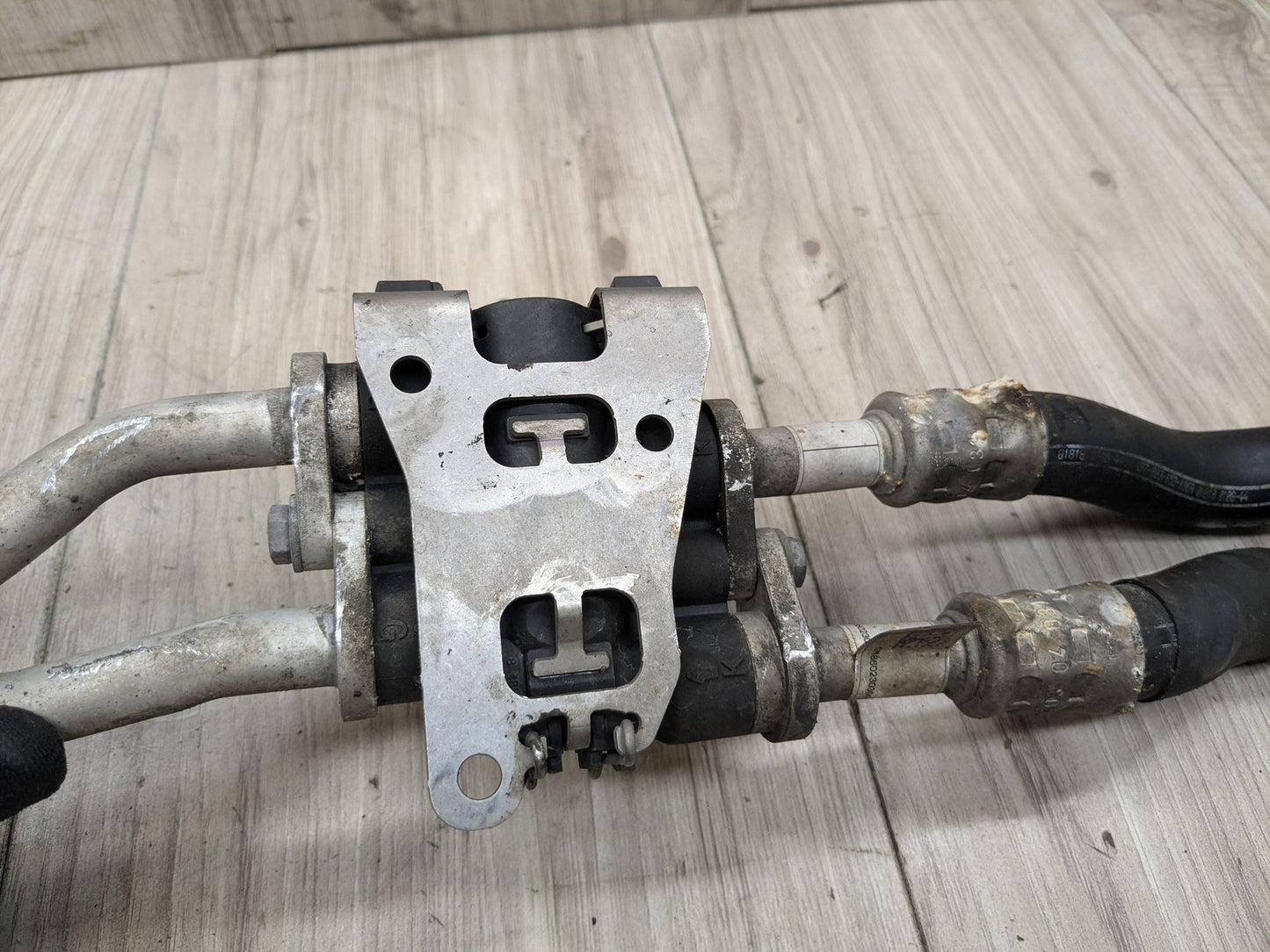 16-19 OEM BMW F90 M5 G12 750 G30 M550 Transmission Oil Cooler Line Inlet Outlet