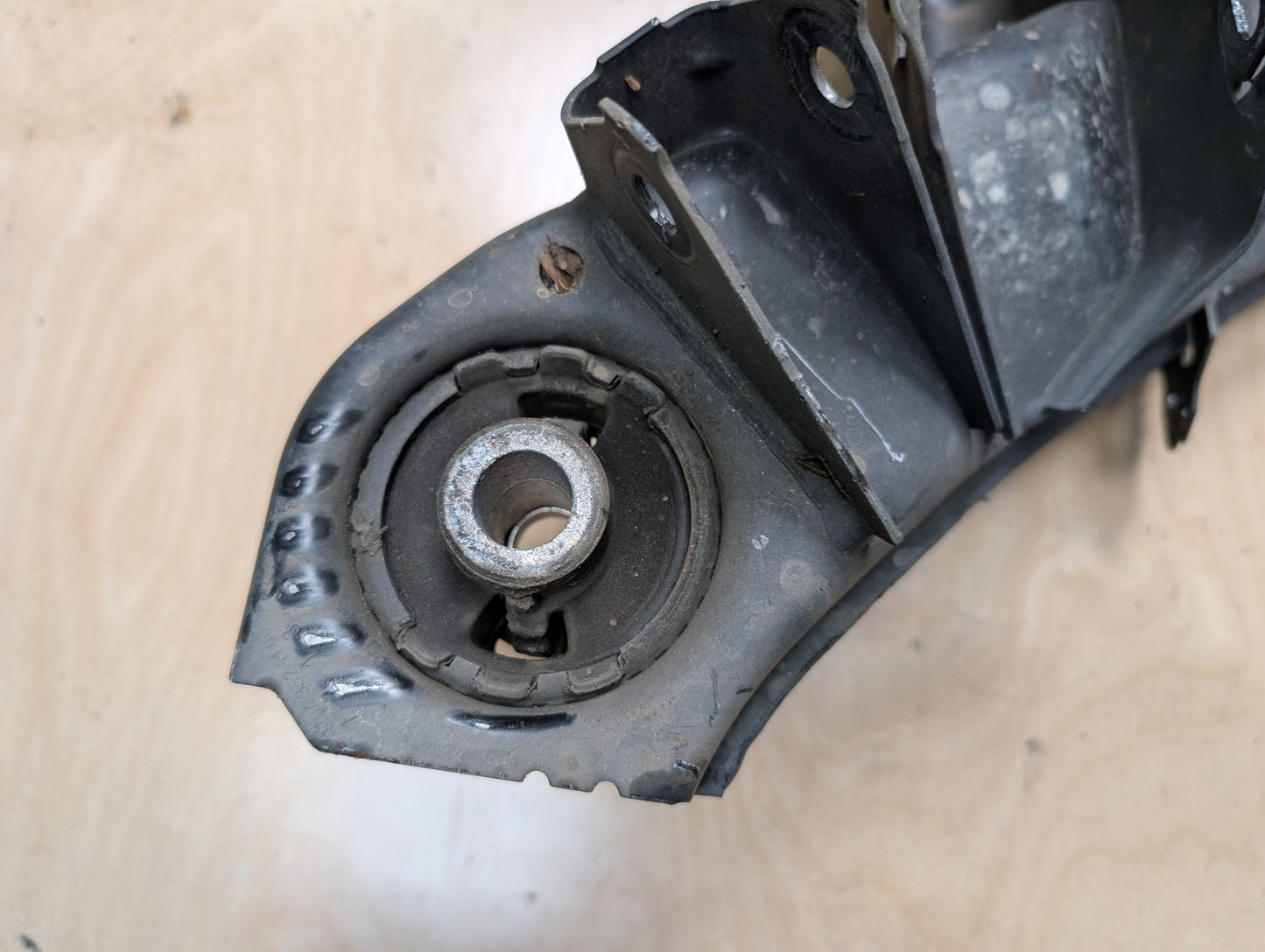 10-16 Mercedes A207 C207 W204 W207 W212 Rear Subframe Support Cradle Crossmember