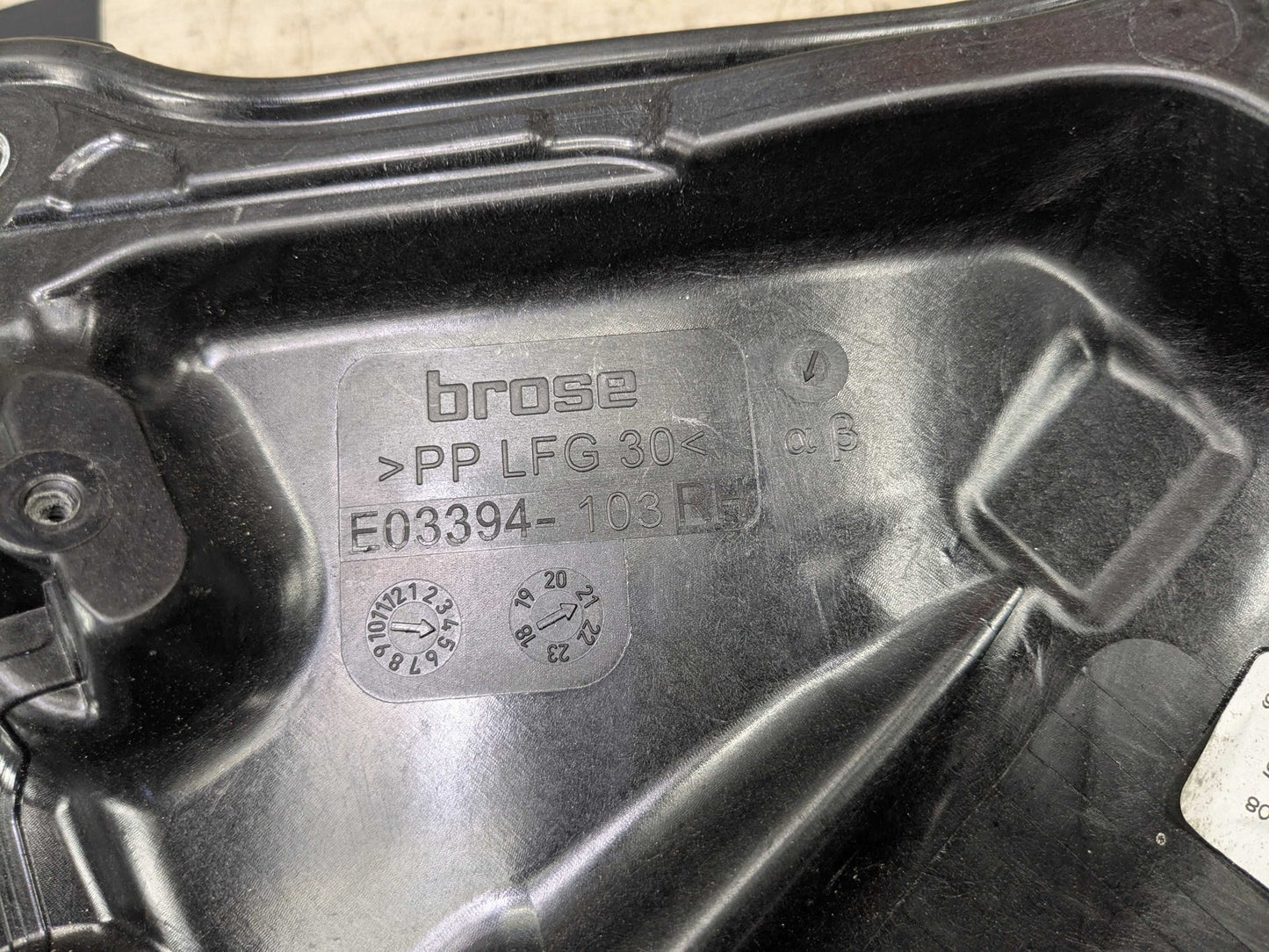 2021 BMW 330i G20 Front Right Passenger Door Window Glass Regulator Motor 7497104 19-25 OEM BMW G20 G80 330 M340 M3 FRONT RIGHT Passenger Door Window Regulator