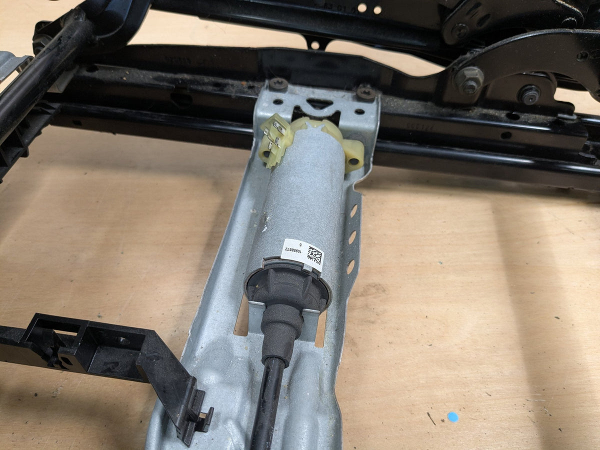 10-16 OEM Mercedes W212 W218 E350 E550 Front Left Driver Seat Rail Track Frame