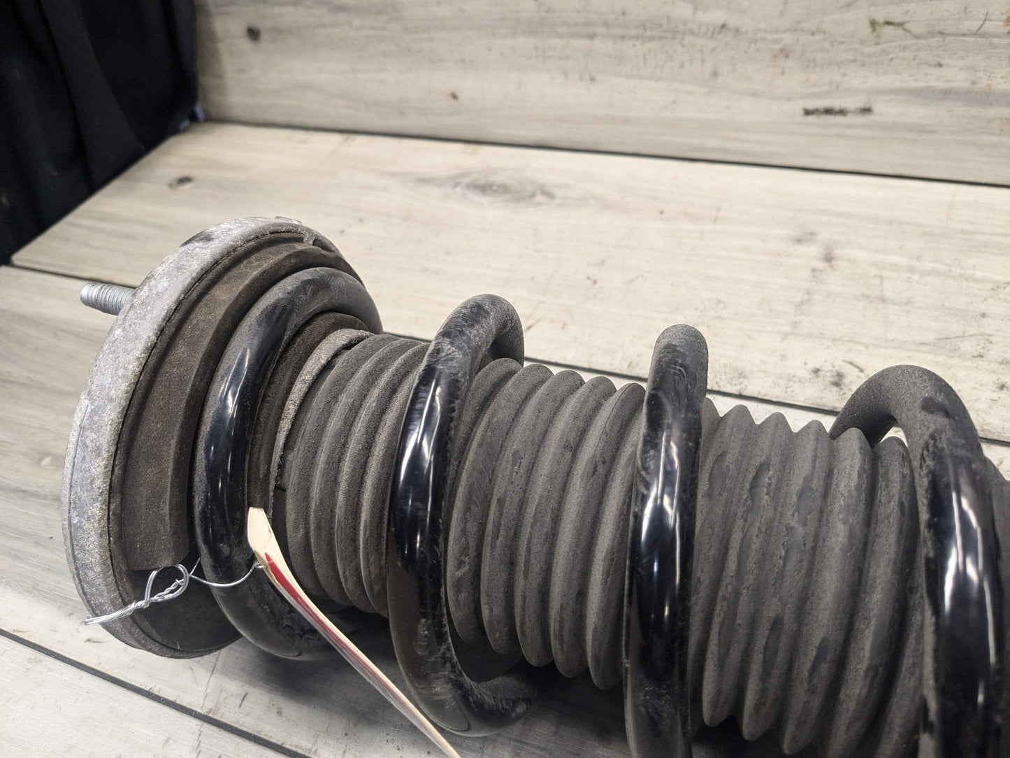 2019 BMW M550i G30 Rear Left Driver Spring Strut Shock Absorber 6867353 NOTE* OEM BMW G30 M550iX REAR Left Driver Side Strut Shock Absorber Spring VDC