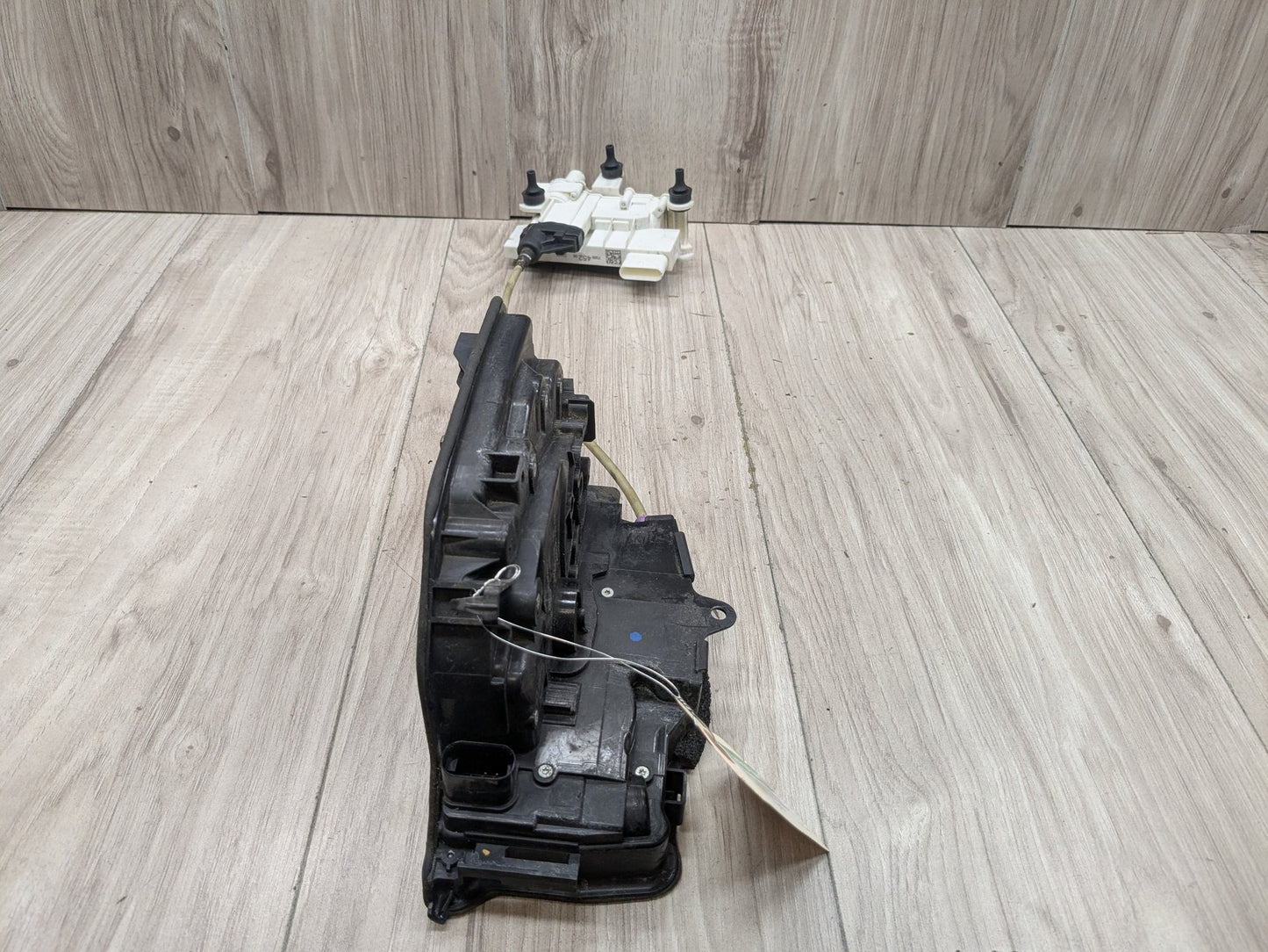 2016 BMW 750i G12 Rear Right Passenger Door Latch Lock Actuator w/ Soft Close 2581898 OEM BMW G12 740 750 B7 REAR RIGHT PASSENGER Door Lock Latch Actuator SOFT CLOSE
