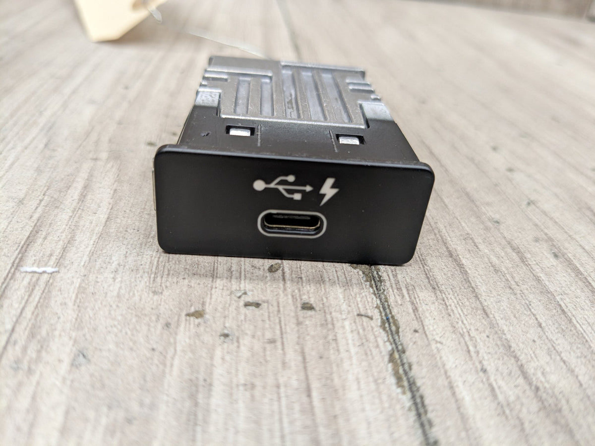 OEM BMW F44 F48 F97 G01 G05 G12 G20 G30 G80 USB Dual Type C Charger Port Socket