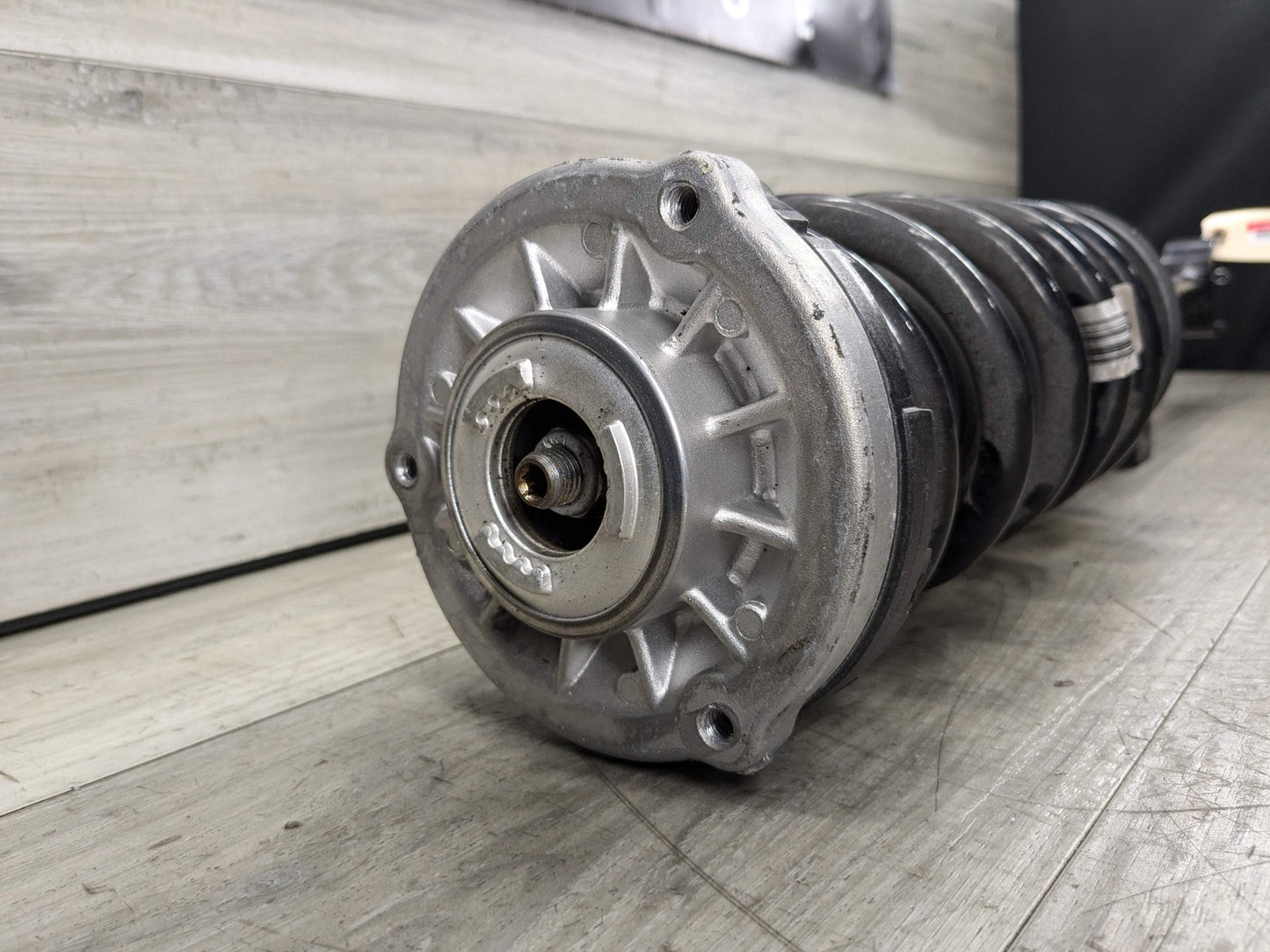 2021 BMW 540i G30 Rear Right Passenger Spring Strut Shock Absorber 6896010 21-23 OEM BMW G30 540 REAR Right Passenger Side Strut Shock Absorber w/ Spring