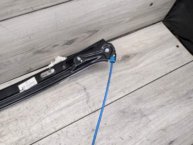 2011 - 2016 BMW 335i F30 Front Right Passenger Window Glass Regulator w/ Motor 7281886 N55B30M0