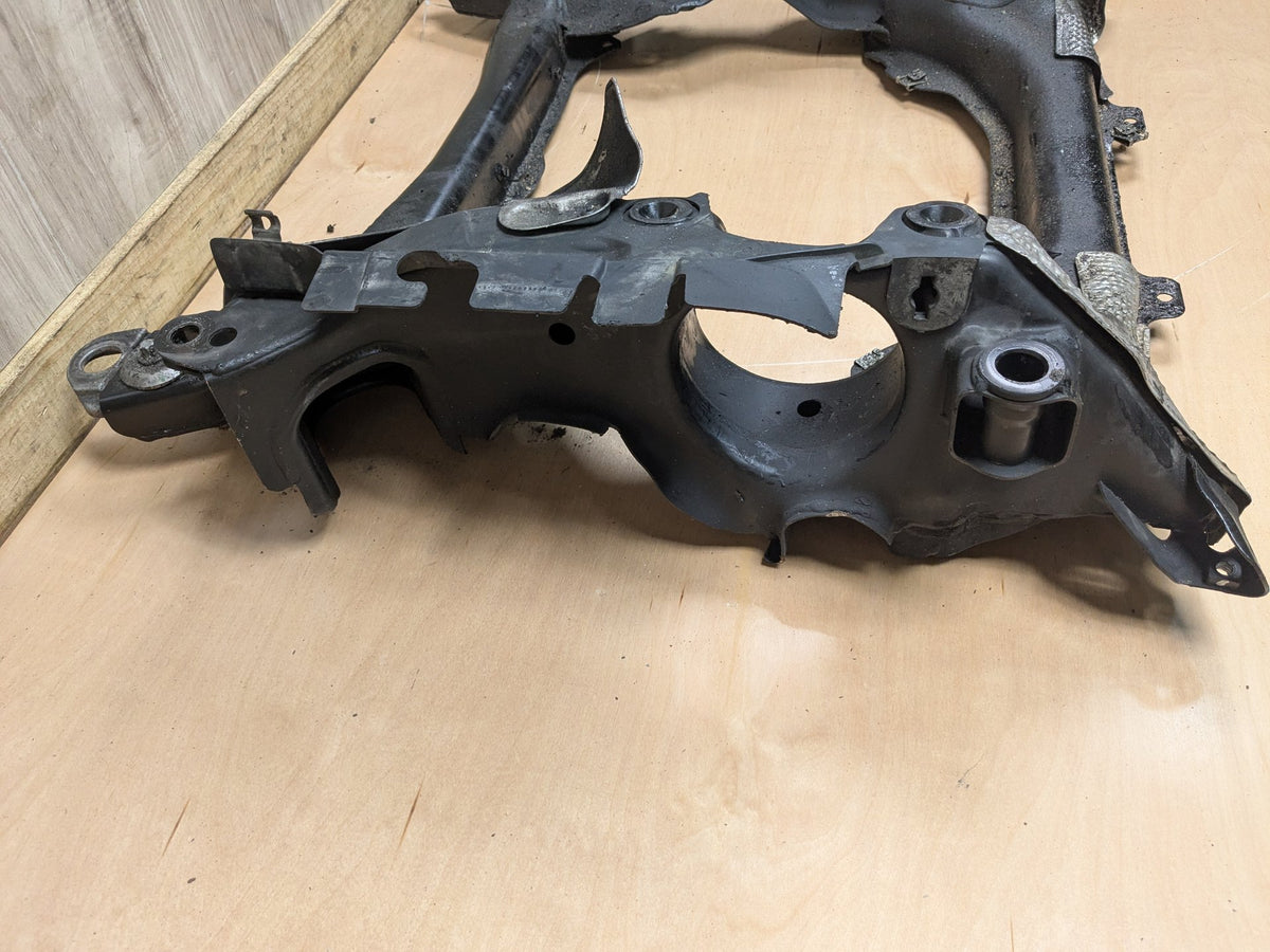 OEM Mercedes W212 E350 E550 4Matic Front Subframe Suspension Crossmember 197 (Obsidian black - Metallic finish)