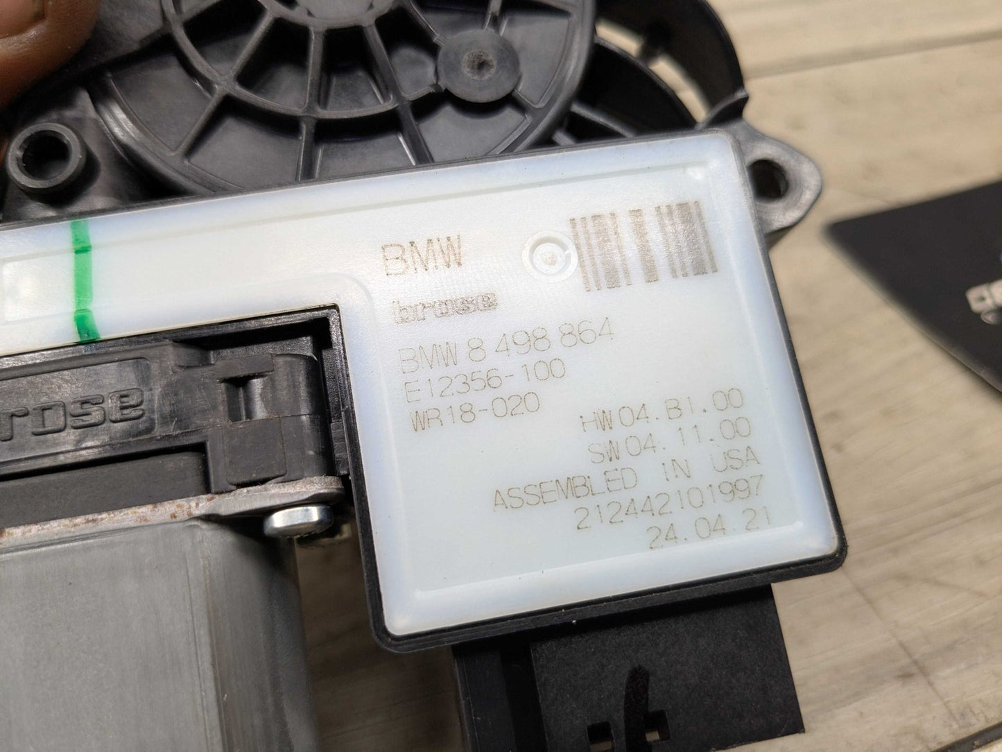 2021 BMW 330i G20 Rear Right Passenger Door Window Glass Regulator Motor 8498864 OEM BMW G20 G80 330 M340 REAR Right Passenger Side Door Window Regulator Motor
