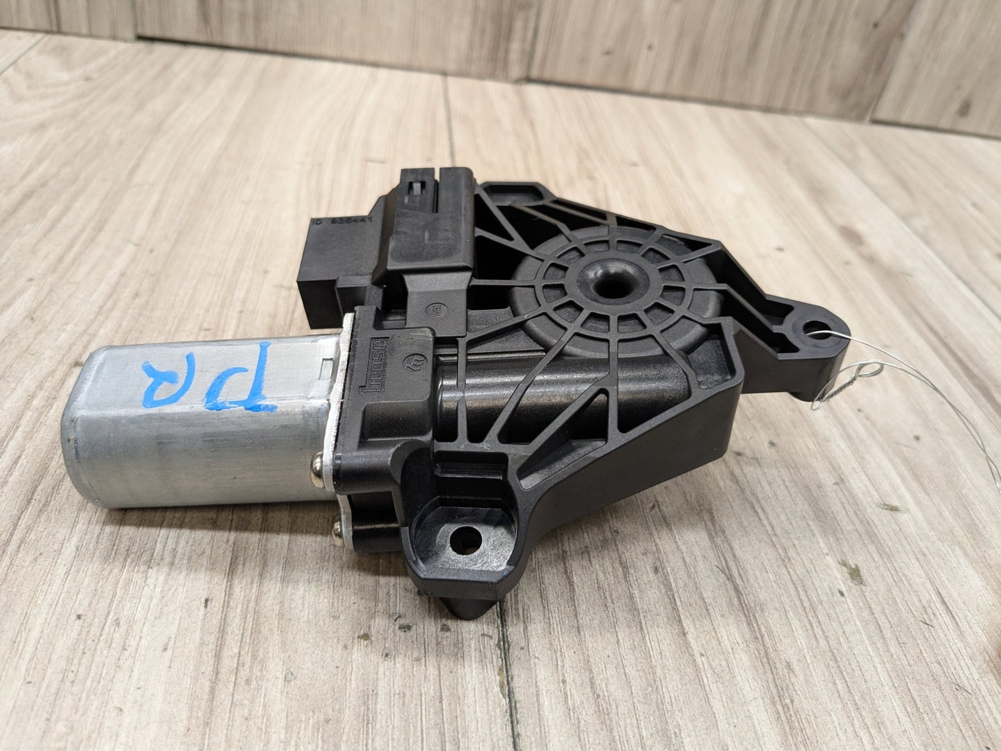 2015-2021 Mercedes-Benz C43 W205 Rear Right Passenger Door Window Glass Regulator Motor A2059080401