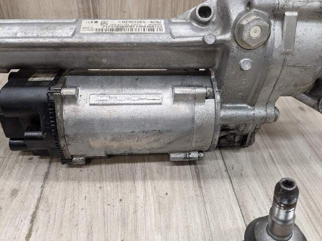 2014 Mercedes-Benz E550  Steering Gear Rack & Pinion 2124609000