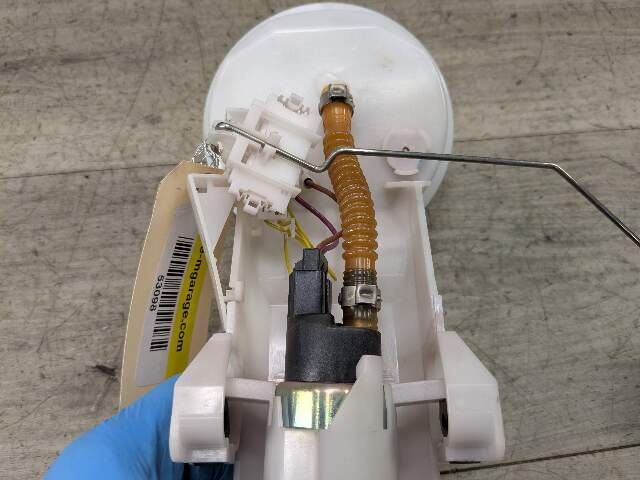 1996 - 2003 BMW Z3 E36 Fuel Gas Tank Sending Unit Assembly  M54B25O0
