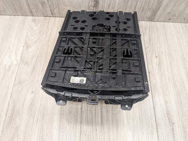 OEM BMW F90 G30 G32 530 540 M550 M5 Center Console Storage and Cupholder W/ USB