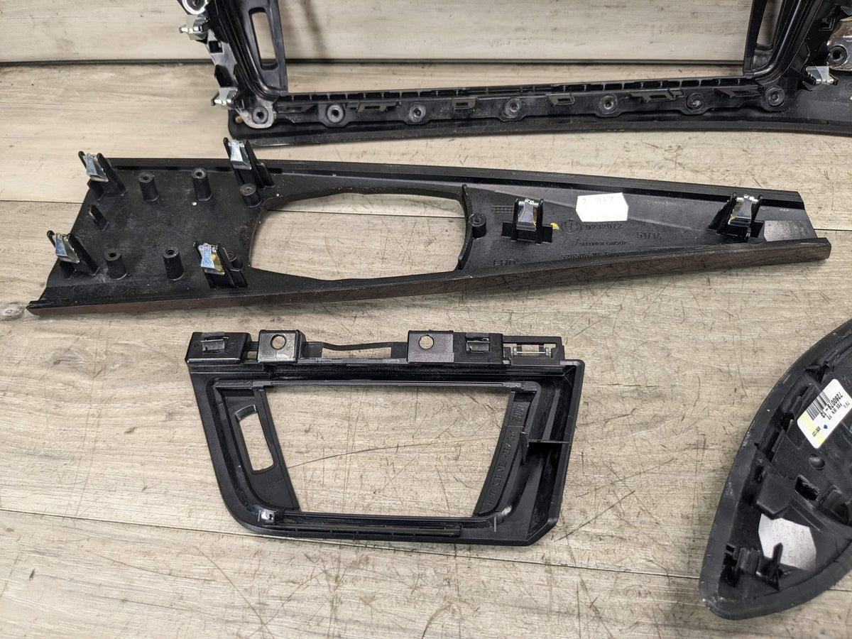2015 BMW 328i F31 Front Rear Left Right Interior Door Panel Trims SET 9231229 ENGINE COOLANT PUMP: The elec rical connec or o he engine coolan pump could become damaged. Small drops o liquid rom he posi i e crankcase en ila ion (PCV) sys em could drip dow