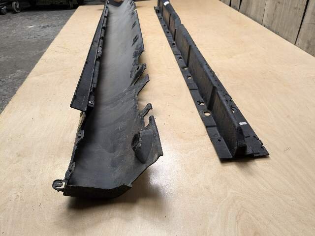 OEM BMW F16 F86 X6 X6M Right Passenger Side Skirt Rocker Panel Molding w Bracket