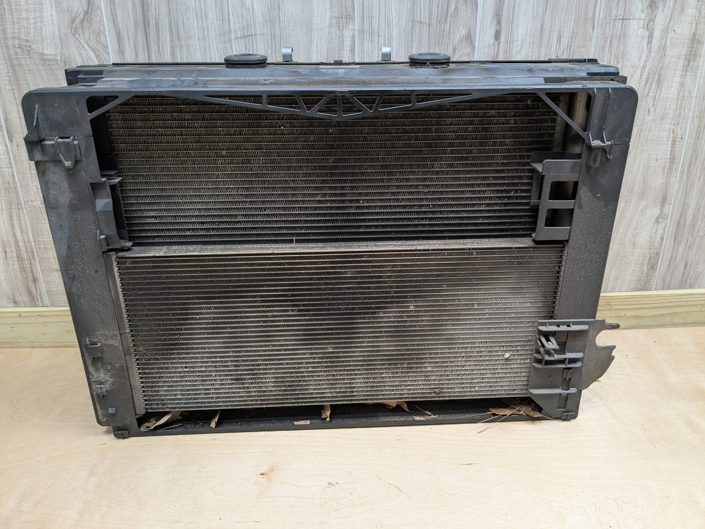 09-15 OEM BMW F01 F02 750 Radiator Condenser Cooling Fan Shroud Assembly N63