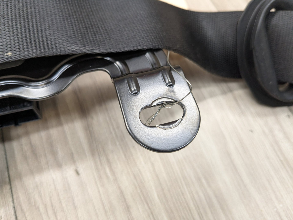 2018 BMW M550i G30 Front Right Passenger Seatbelt Seat Belt Retractor 7430122 OEM BMW F90 G30 530 540 M550 M5 Front Right Passenger Seat Belt Retractor Black OEM